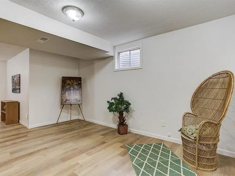 11761 Lincoln St — Photo 17