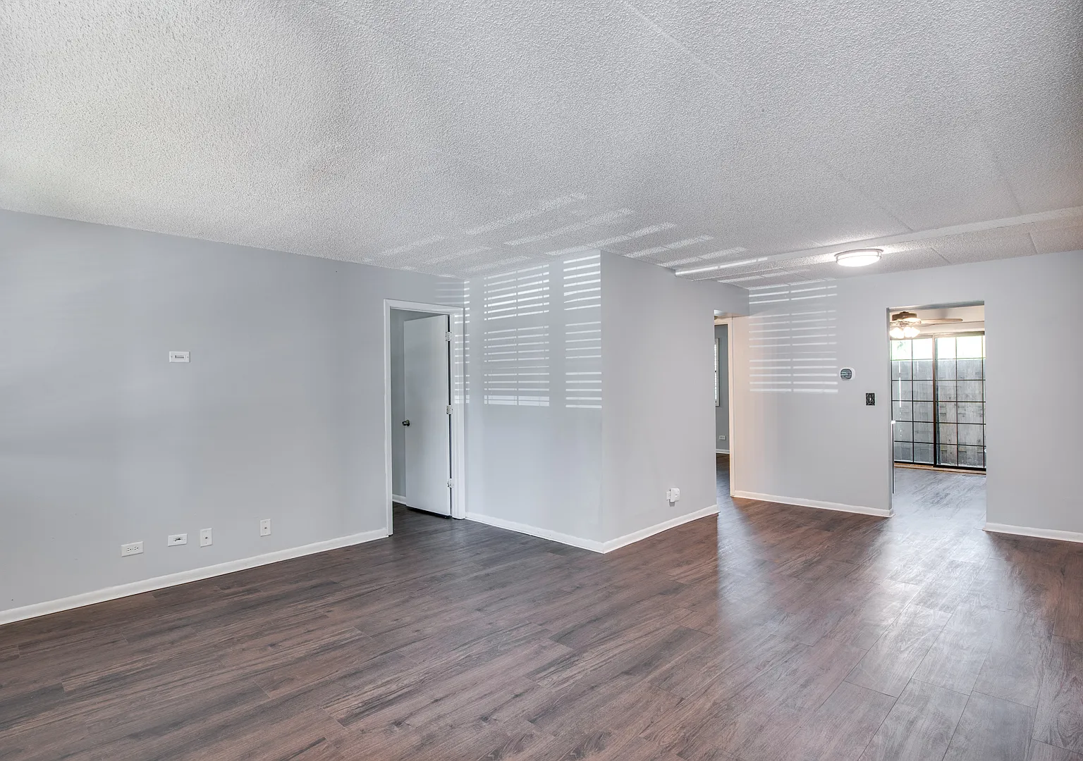 2 bed, 1.5 bath, 992 sqft, $1,900 — Photo 2