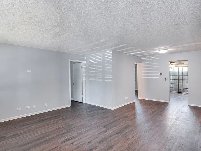1486 W Jefferson Ave #D — Photo 2