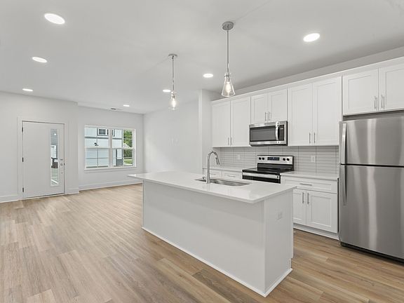 5th image of 700 N Dupont Ave #502