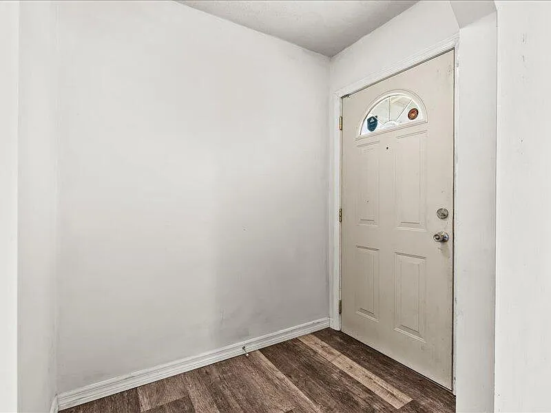 4 bed, 2.0 bath, 1750 sqft, $3,500 — Photo 4