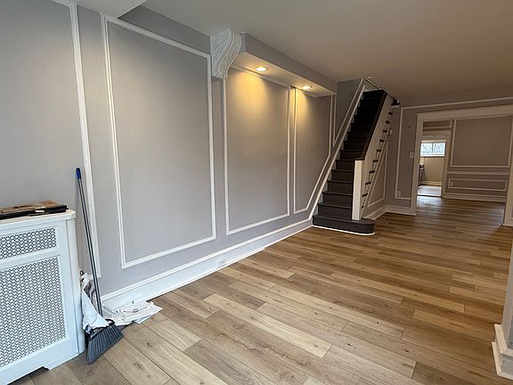 3rd image of 736 W Nedro Ave