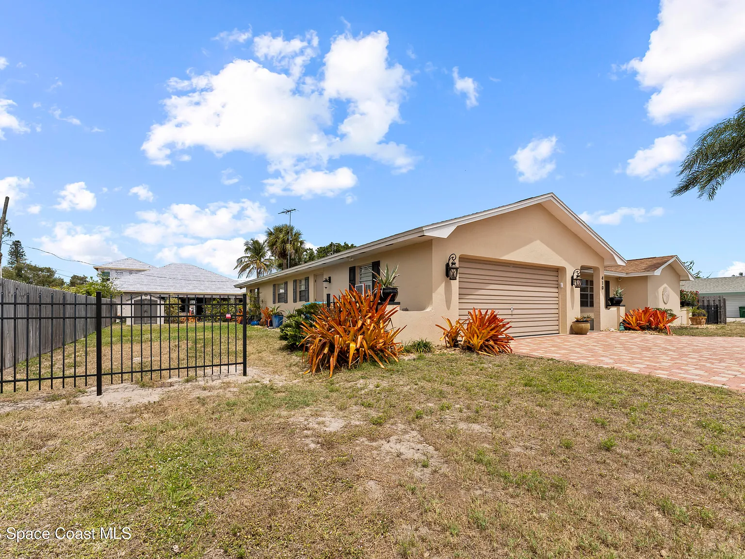 3 bed, 2.0 bath, 2032 sqft, $3,000 — Photo 4
