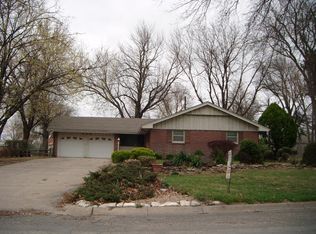 523 Lafayette St, Clay Center, KS 67432