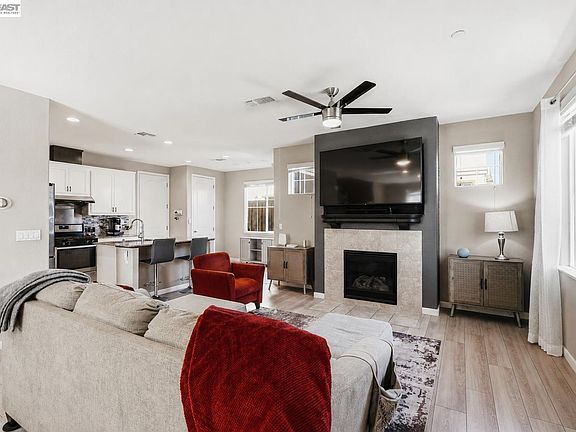 2nd image of 146 Halsey Way