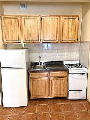 4th image of 158 E 107th St #4F