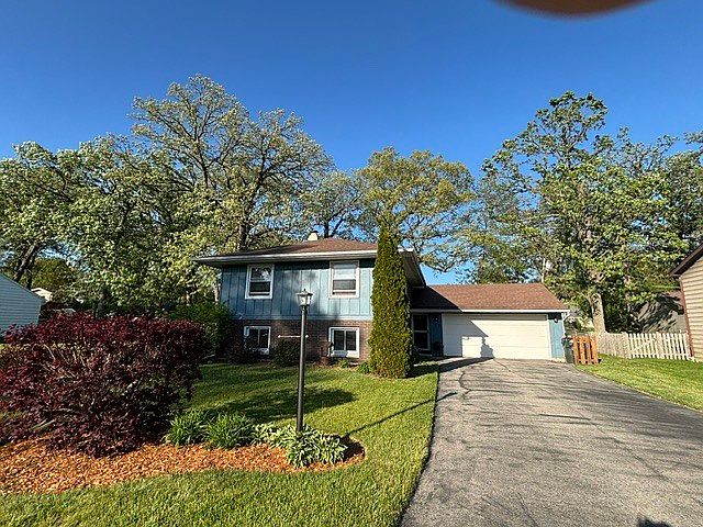 1st image of 203 Cedarwood Ln