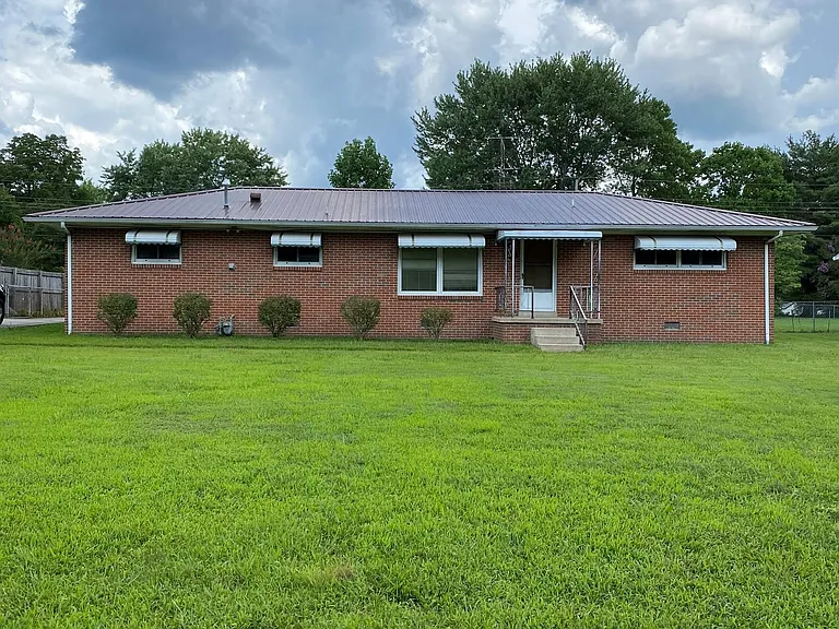 Welcome to 1209 South Polk!