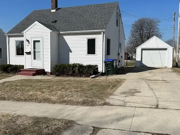 205 N 3rd St, Algoma, WI 54201