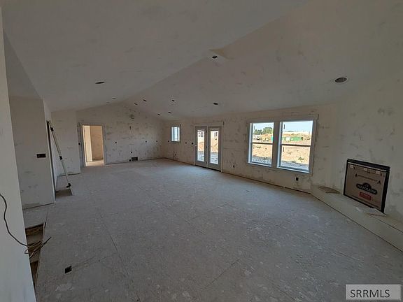 4th image of 553 Meadowbrook St