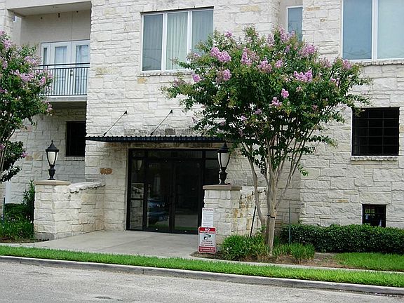 Willard Street Entrance.