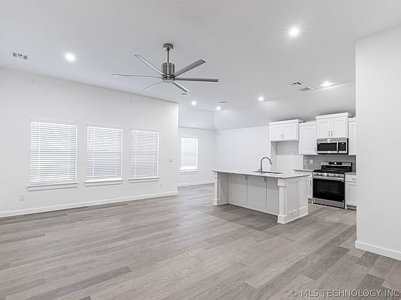2nd image of 202 S 26th St