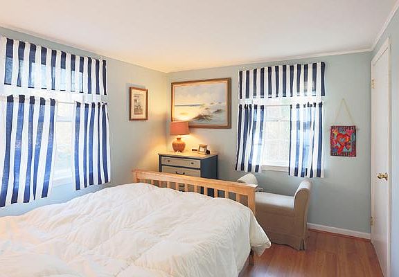 Bedroom with queen bed