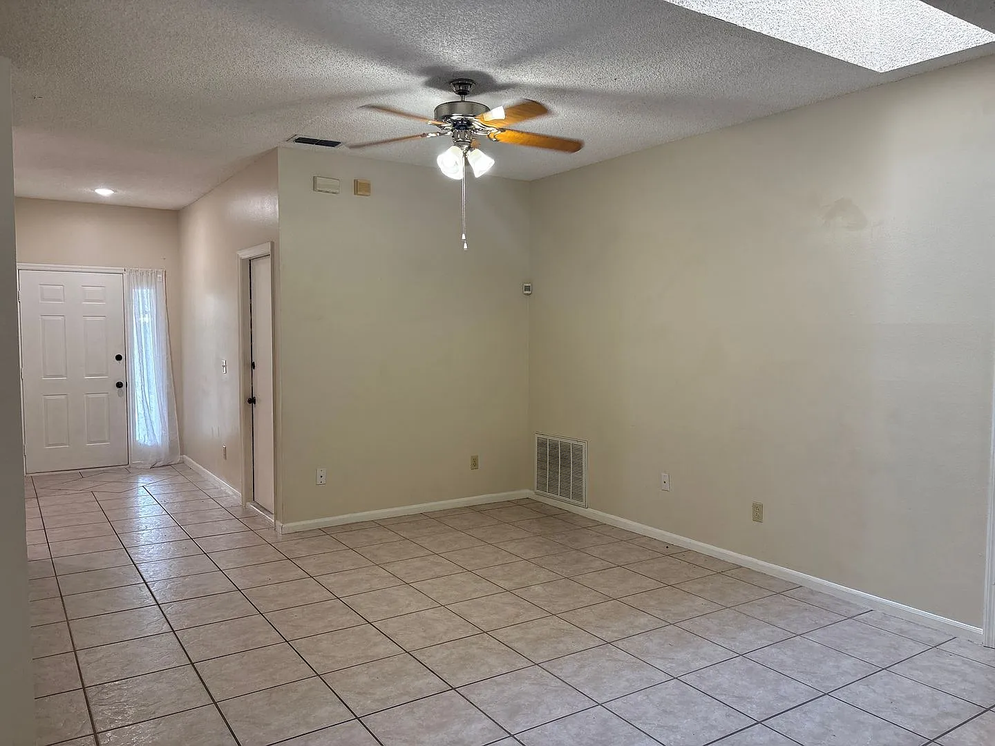 Hunters Creek - 3 Bedroom, 2 Bathroom Single Family Home — Photo 4