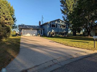 2744 Walnut Cir, Moorhead, MN 56560