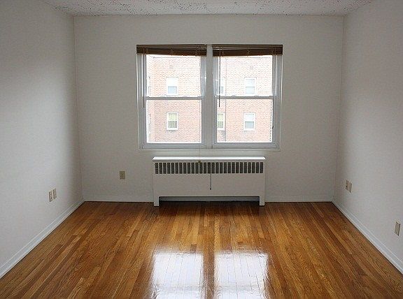 5th image of 96-106 E Manning St