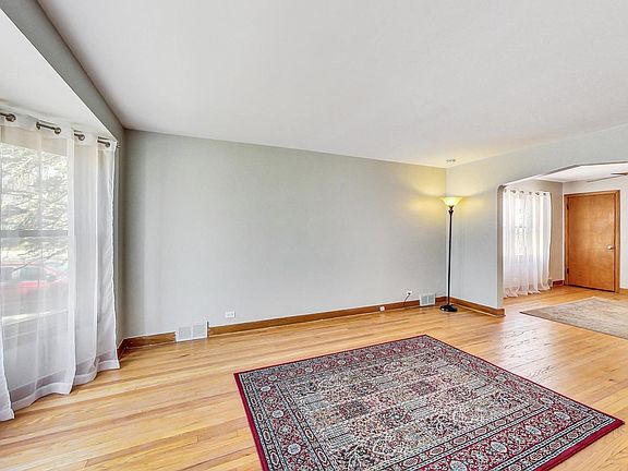 2nd image of 7847 Lowell Ave