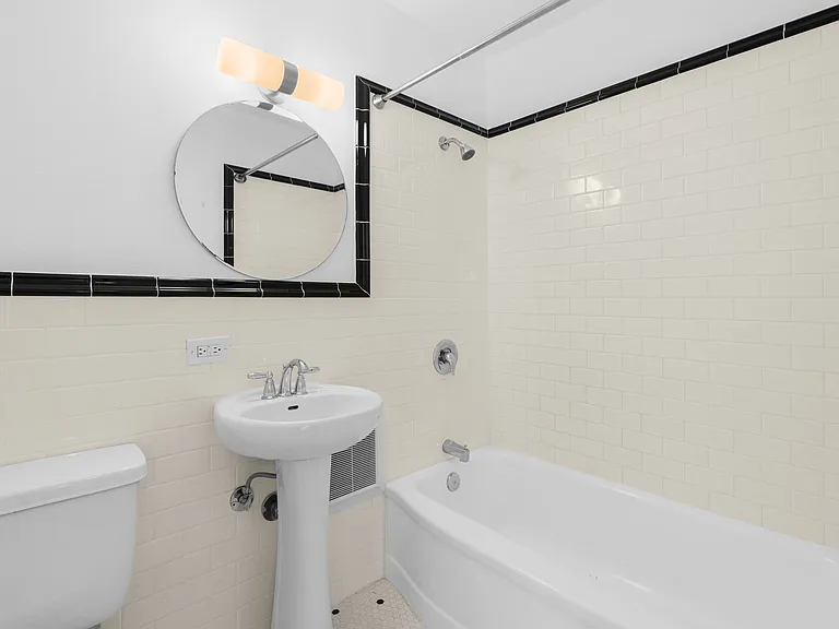 1105 Spring St #1309 — Photo 21