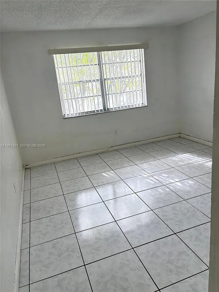 Building Photo - 4270 NW 79th Ave #2D