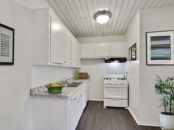 2nd image of 14430 Magnolia Blvd APT 21