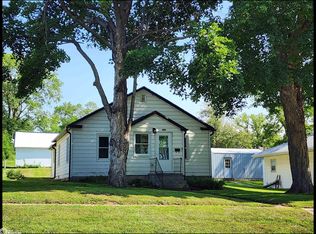 512 E Washington St, Exira, IA 50076