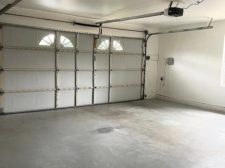 Thornwood Dr — Photo 11