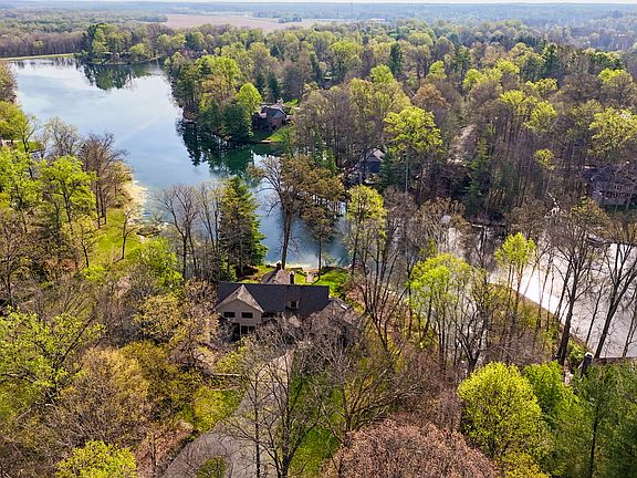 5th image of 3609 N Devon Dr