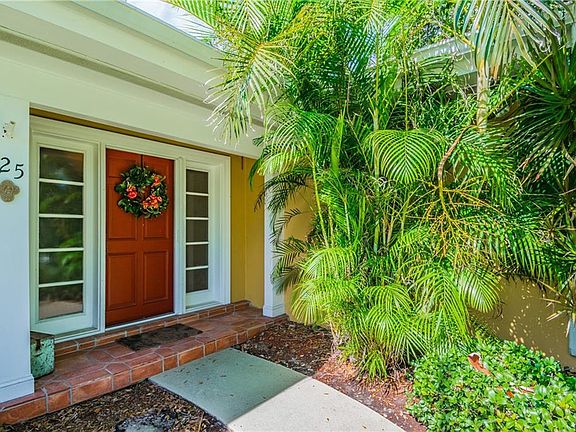 3rd image of 125 Oakwood Dr