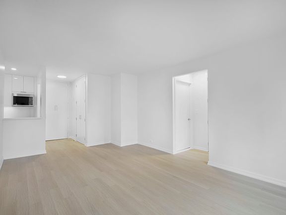 5th image of 124 W 60th St APT 17B