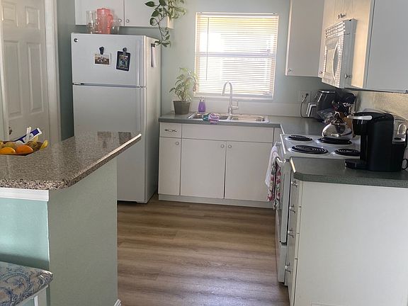 3rd image of 6905 Wildwood Oak Dr