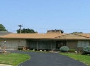 770 Shelden Rd, Grosse Pointe Shores, MI 48236