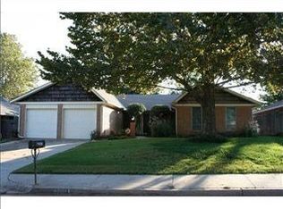 628 Park Dr, Yukon, OK 73099