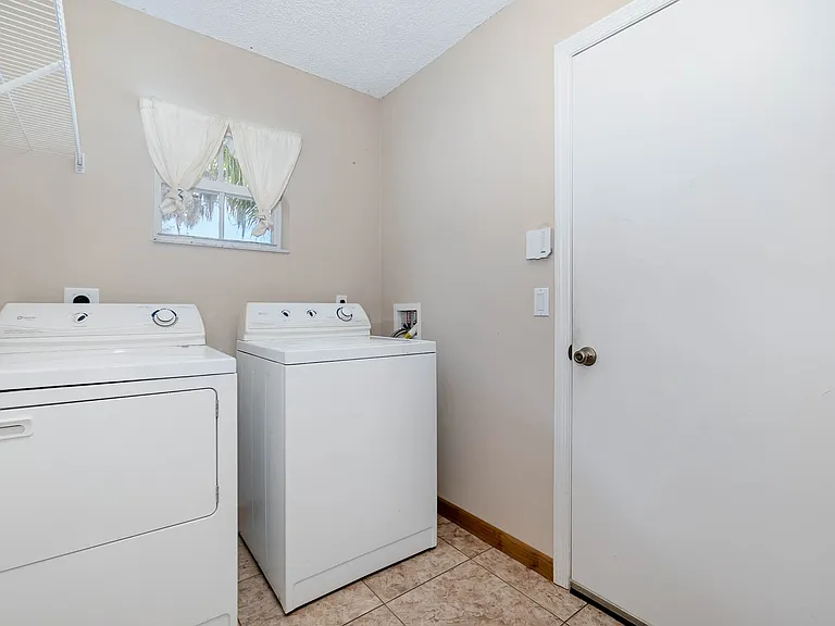 787 Seymour Rd NE — Photo 4