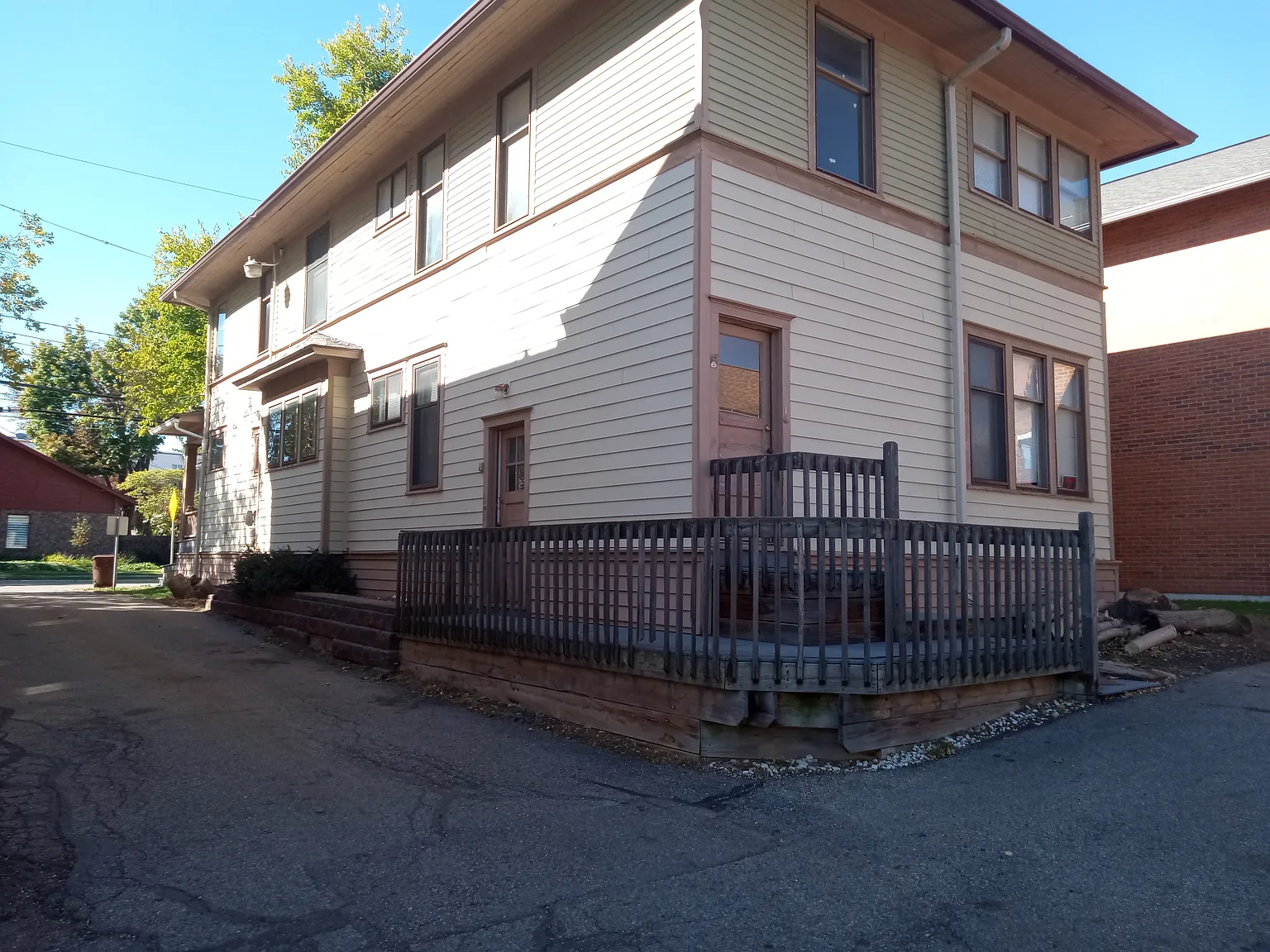 605 S Grand — Photo 2