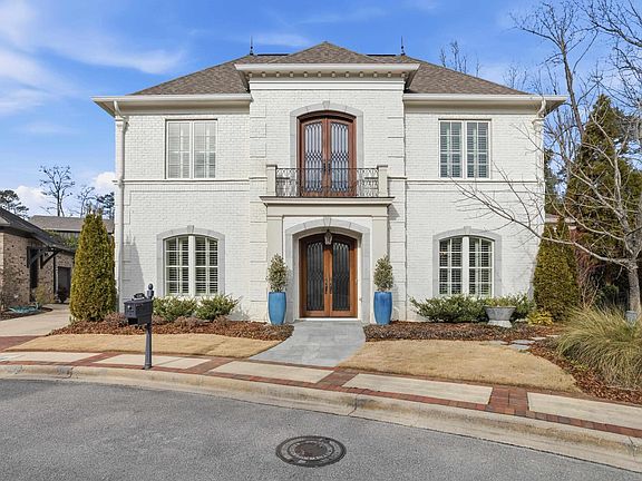 4th image of 3762 Village Ln