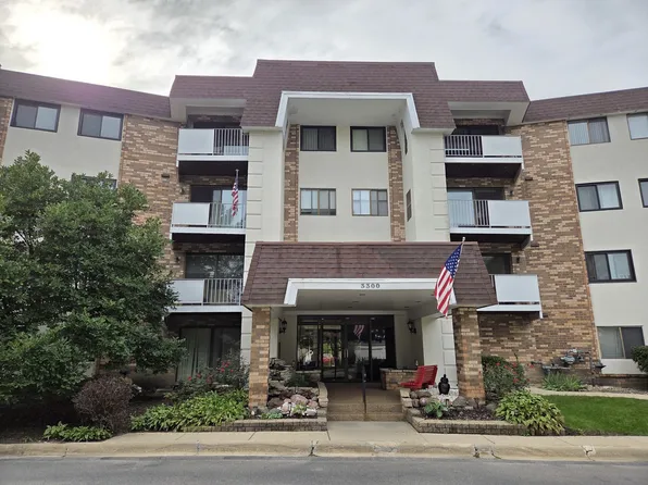 3300 N Carriageway Dr Unit 211, Arlington Heights, IL 60004