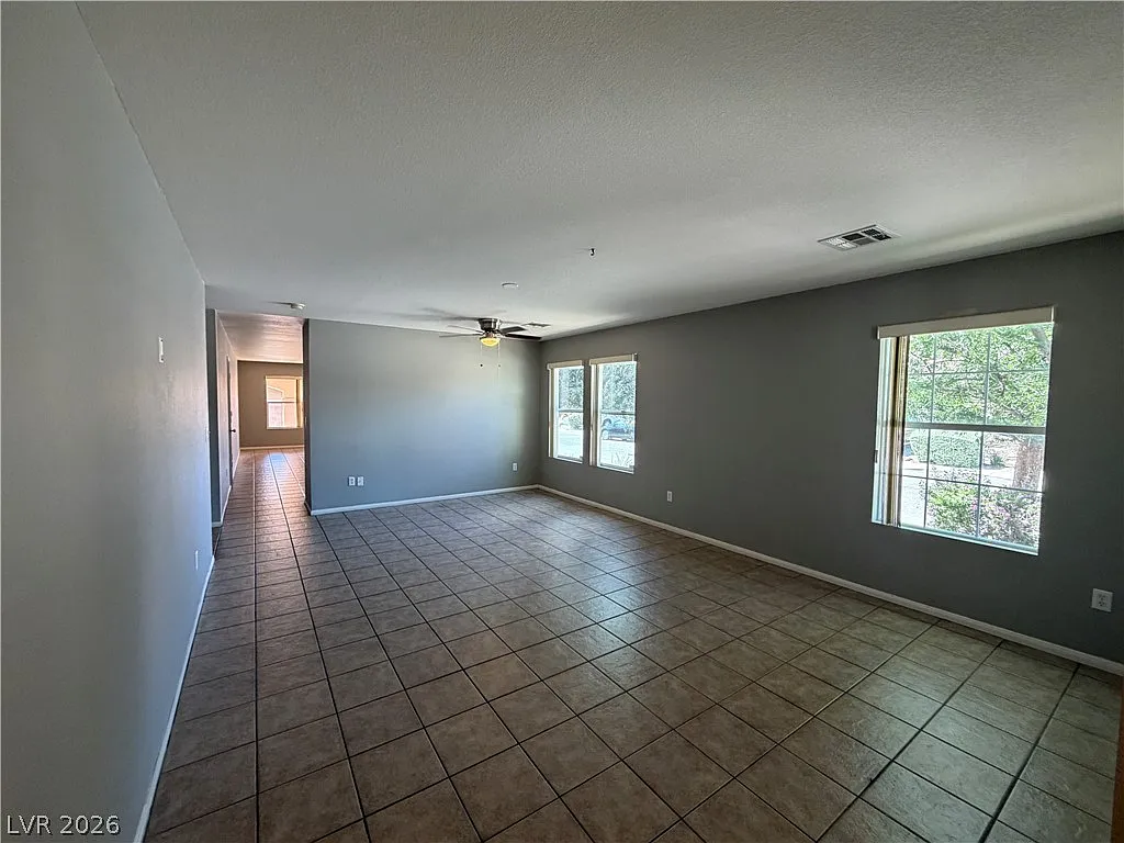 3 bed, 2.0 bath, 1562 sqft, $2,050 — Photo 2