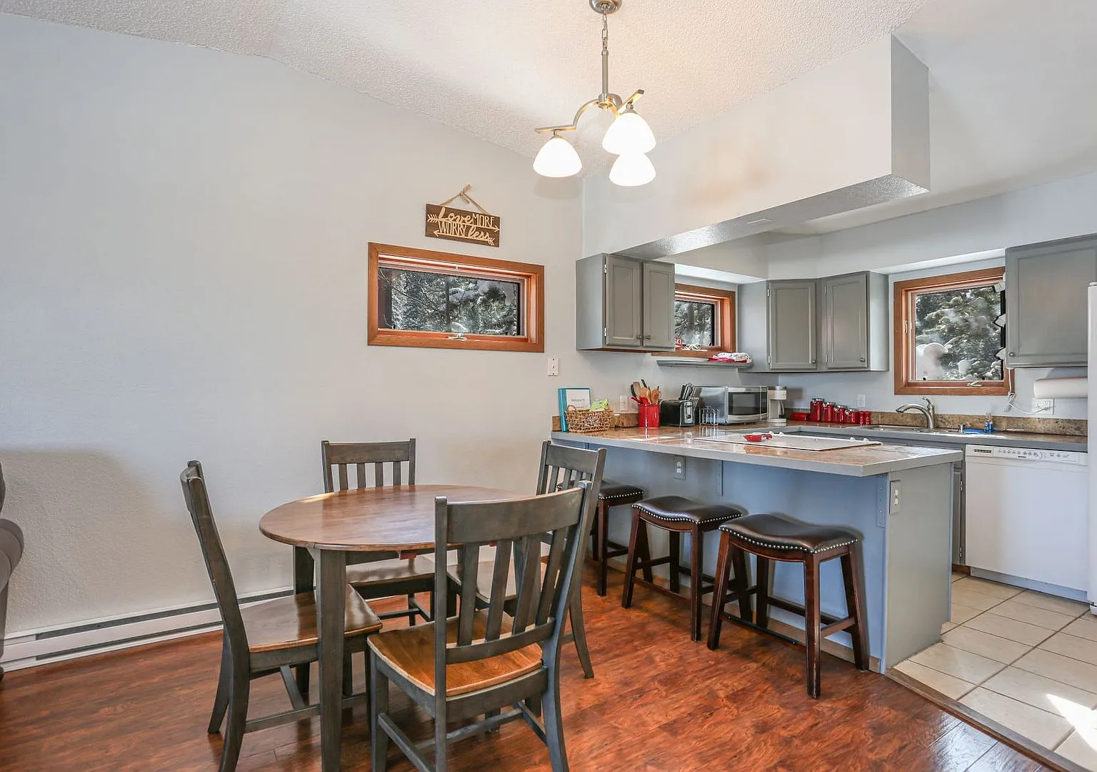 Price Reduced: 2 Bedroom on Baldy Mountain overlooking Breckenridge. Steps to the bus stop! Great... — Photo 1