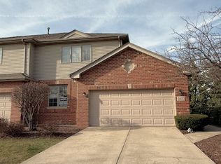 9400 Caledonia Dr, Tinley Park, IL 60487