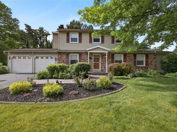 25 Whippletree Rd, Fairport, NY 14450