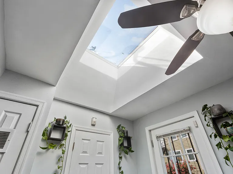 2nd bedroom/office - sunny spacious skylight
