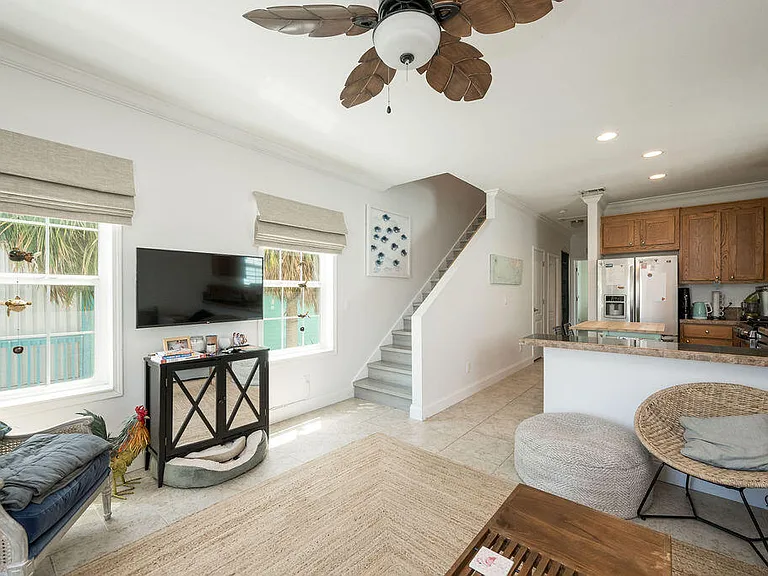 59 Palm Dr — Photo 3