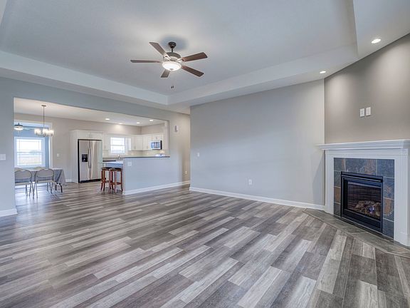 3rd image of 875 Meadowbrook Ln