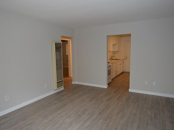 4th image of 4522 Park Blvd #B