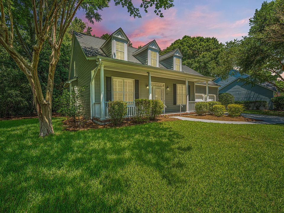 1st image of 2717 Merwether Ln
