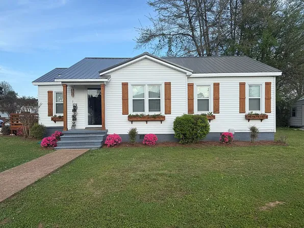 1200 1st St, Tuscumbia, AL 35674