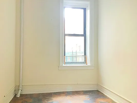 Rented by Bedford Realty USA Corp | media 2