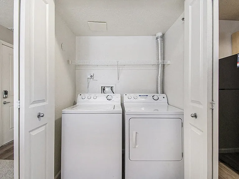 Lynbrook Apartments and Townhomes — Photo 80