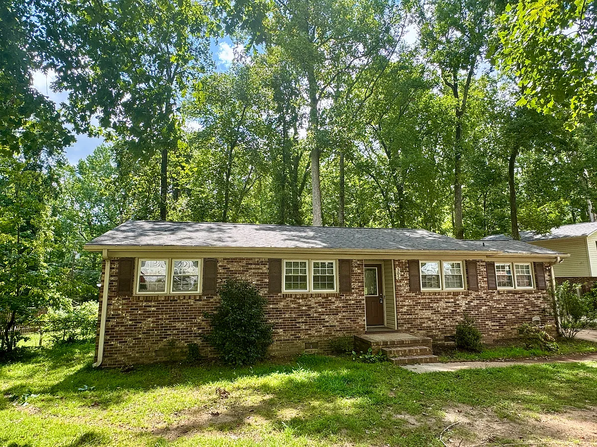 Building Photo - 305 Anglewood Dr