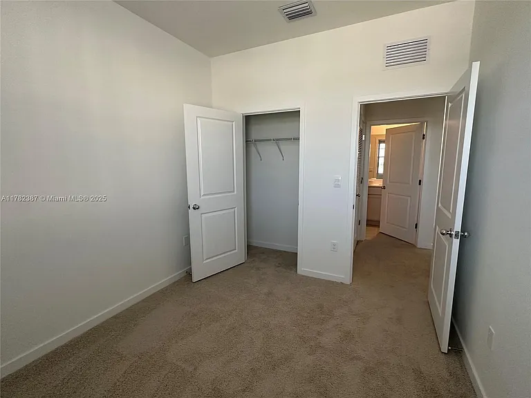 822 SW 11th Ter — Photo 20